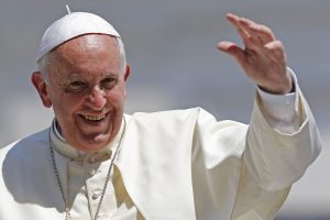 Pope Francis waves after leading his weekly general audience at St. Peter's Square at the Vatican June 11, 2014. REUTERS/Giampiero Sposito (VATICAN - Tags: RELIGION)