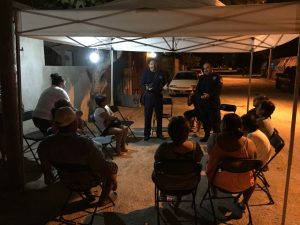 En las reuniones se exhorta a los habitantes a denunciar a través del número de emergencias 9-1-1.