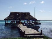 SE HUNDE LANCHA CON TURISTAS EN LA LAGUNA DE BACALAR