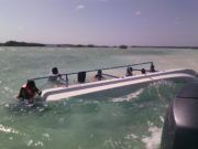 RESCATAN EMBARCACIÓN HUNDIDA EN BACALAR