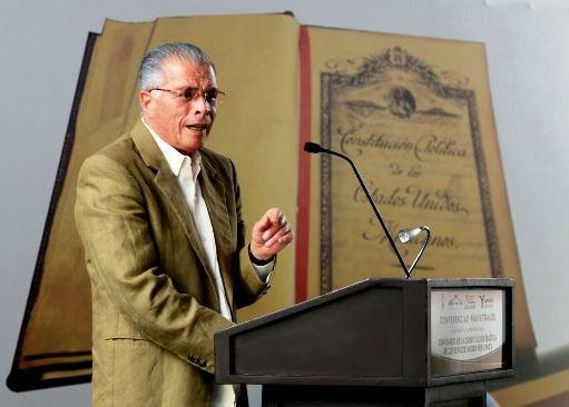 OFRECIÓ XV LEGISLATURA, CONFERENCIA MAGISTRAL EN EL CENTENARIO DE LA CONSTITUCIÓN