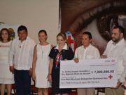 GOBERNADOR ENTREGA DONATIVO A LA CRUZ ROJA EN EL INICIO DE LA COLECTA 2017