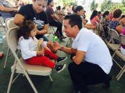 ALBERTO VADO MORALES ENTREGA MEDICAMENTOS Y SILLAS DE RUEDAS EN ISLA MUJERES