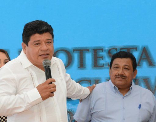 LUIS TORRES TOMA PROTESTA A PABLO LEY COMO NUEVO SECRETARIO GENERAL DEL SUTSAOPB