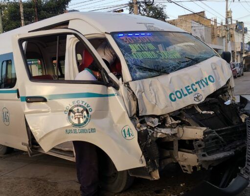 Solidaridad | Imprudencia de conductor ocasiona un accidente automovilístico en Playa del Carmen
