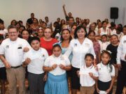 PM | Entrega gobierno de Laura Fernández Becas “Un paso hacia lo grande» a estudiantes del municipio
