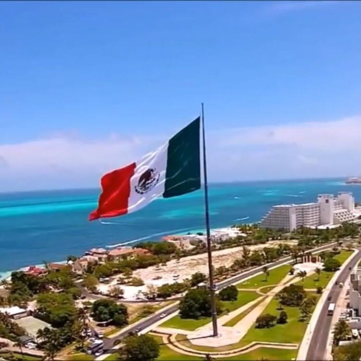 zona hotelera, asta bandera.jpg_423682103