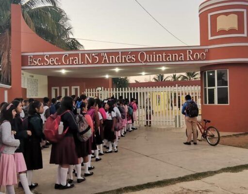 JMM | Filtros de salud provocan largas filas en escuelas de la Zona Maya