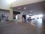 Plazas con poca afluencia, supermercados laboran normalmente