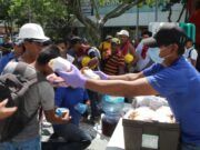 BJ | Reparte empresa alimentos a desempleados en El Crucero; obreros padecen los estragos de la contingencia