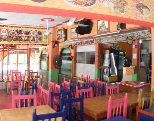 BJ | Un retrato de como la emergencia sanitaria hace cerrar los locales del Mercado 28 en Cancún