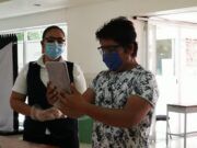A través de videollamadas, familiares «visitan» a enfermos de COVID en el IMSS