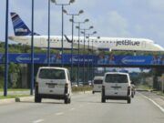Retornan poco a poco las aerolíneas a Cancún
