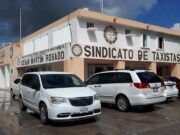 PM | Solo circula el 25% de taxis en Puerto Morelos. Todas las camionetas turísticas están detenidas