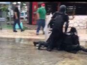PM | Detienen a 5 activistas por protestar por obras del kiosco; “fue por seguridad”, argumenta el Ayuntamiento
