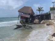 Solidaridad | Con las playas erosionadas, el oleaje del mar termina destruyendo parte del club de playa Coralina Beach Club