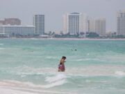 BJ | Playas de Cancún están cerradas al acceso público, sin embargo hoteles ofertan «Daypass» de $1500 para disfrutar de ellas