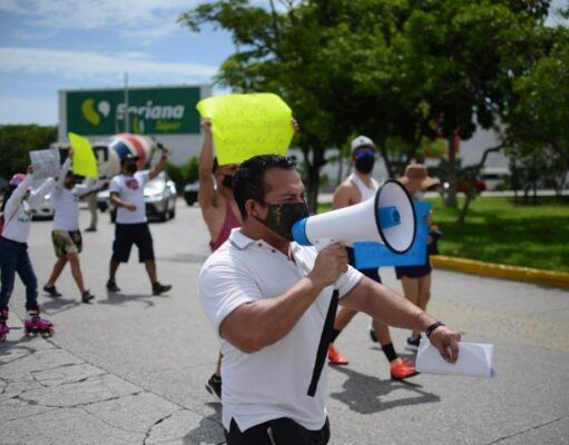 BJ | Muestran el músculo. Entrenadores y dueños de gimnasios marchan para que sus negocios sean tomados en cuenta en apertura