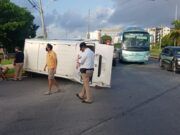 BJ | Imprudencia de conductores provoca accidente en Cancún. Hay nueve lesionados.