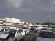 Solidaridad | Protesta de taxistas contra el Inmoveqroo. Se quejan de las multas por llevar pasajeros sin cubrebocas o más de diez personas