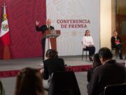 Pide Amlo a Torruco fije postura sobre playas de Quintana Roo cerradas para la población local pero no para turistas