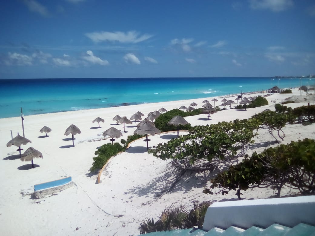2020-08-12 Playa Delfines