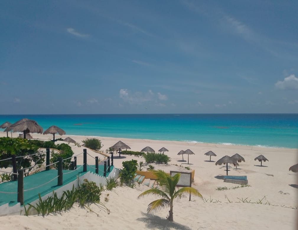 2020-08-16 Playa Delfines 2