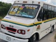 Salarios reducidos mantiene inconformes a checadores y choferes de transporte público Maya Caribe
