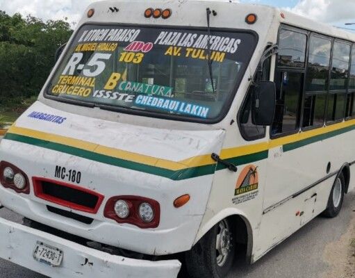 Salarios reducidos mantiene inconformes a checadores y choferes de transporte público Maya Caribe