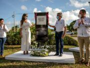 BJ | Reconoce Mara Lezama a personal médico acaecido en la pandemia; develan placa conmemorativa