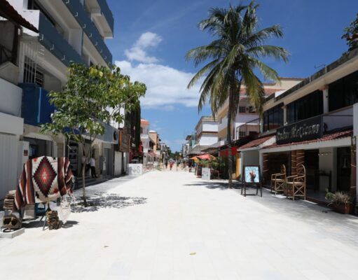 Solidaridad | Pese a mal tiempo, avanzan obras de remodelación en la Quintan Avenida