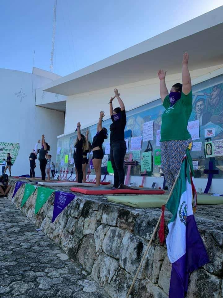 Feministas congreso de quintana roojpg Protesta en el 25N