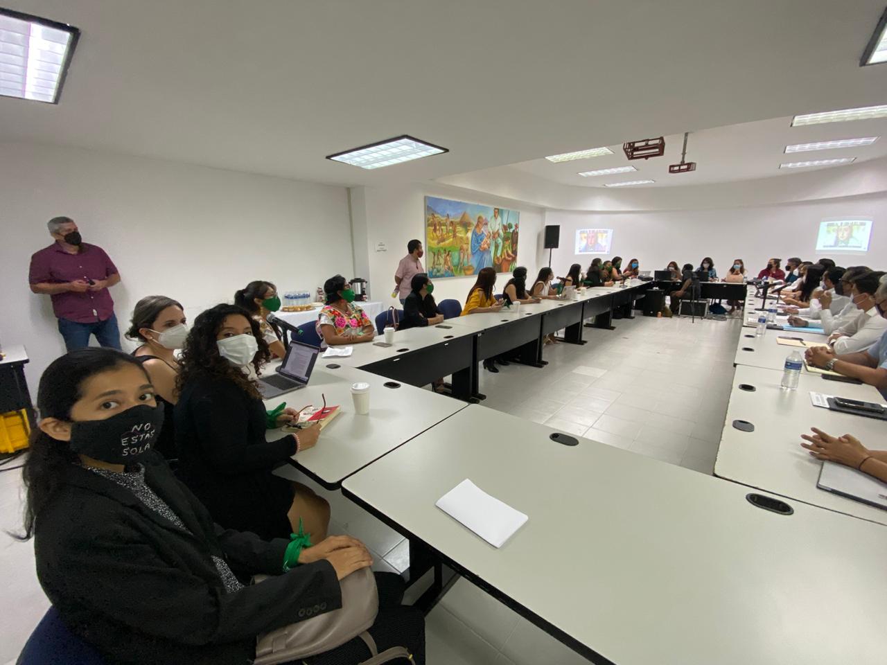 Reunión feministas y CJ Colectivos feministas presentan agenda.