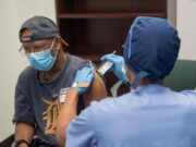 Anuncia Moderna efectividad de casi 95 por ciento de su vacuna contra el Covid-19