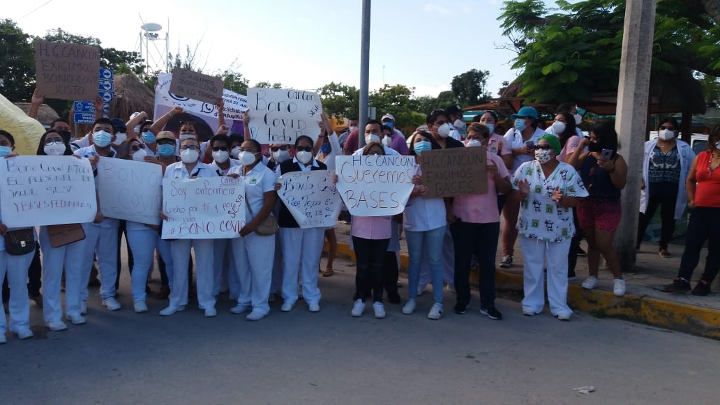 Manifestantes de personal de salud