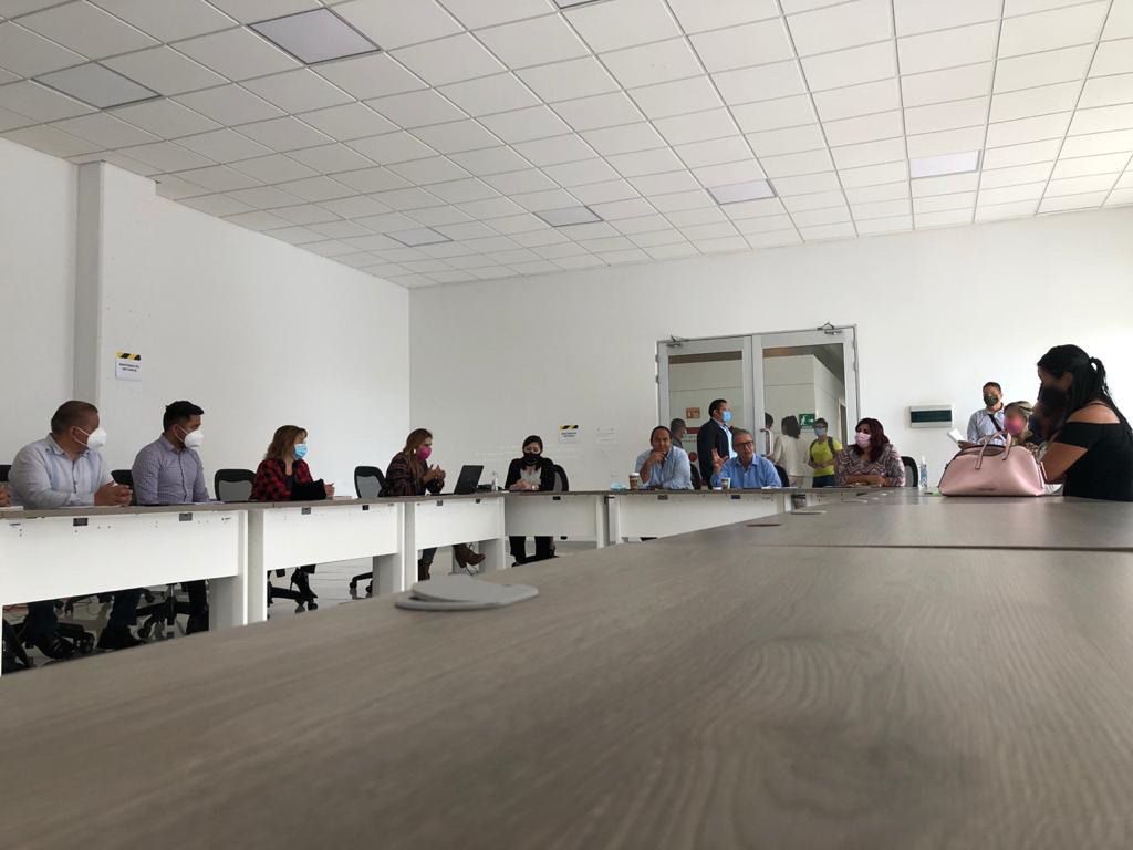 Autoridades y familiares de desaparecidios.