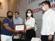 Puerto Morelos I Entrega Laura Fernández reconocimientos a trabajadores turísticos