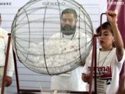 Pájaros en el Alambre | Tómbola, dedazo y medio dedazo en la selección de candidatos Tómbola de Morena