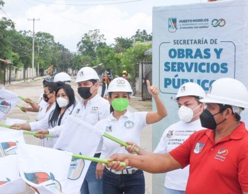 PM I Da Laura Fernández banderazo de inicio de pavimentación en Leona Vicario