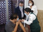 Histórico: aplican primera vacuna en hospital del IMSS