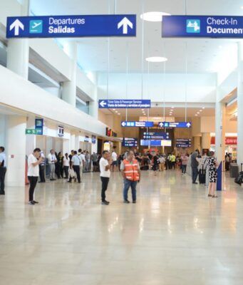 Venden en aeropuerto de Cancún pruebas falsas de Covid