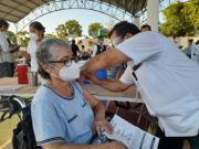 Arranca vacunación a adultos mayores en Cancún
