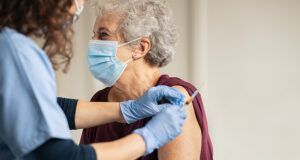 Alcanza QRoo 23% de adultos mayores vacunados contra Covid-19