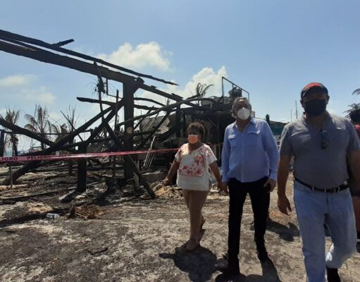 IM | Realizan recorrido de verificación de daños tras incendio en Isla Mujeres