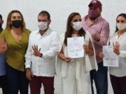 Recibe Mara Lezama constancia; será primera edil reelecta de Cancún