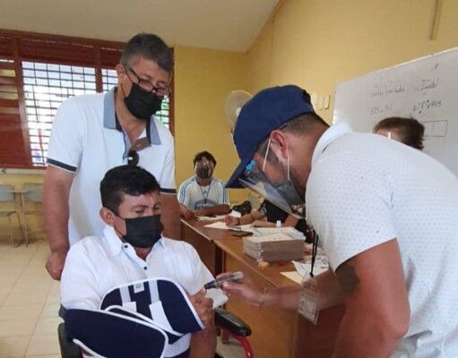 Bacalar | En silla de ruedas, Chepe cumplió con su deber ciudadano