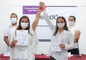 Ana Patricia Peralta de la Peña con Mara Lezama
