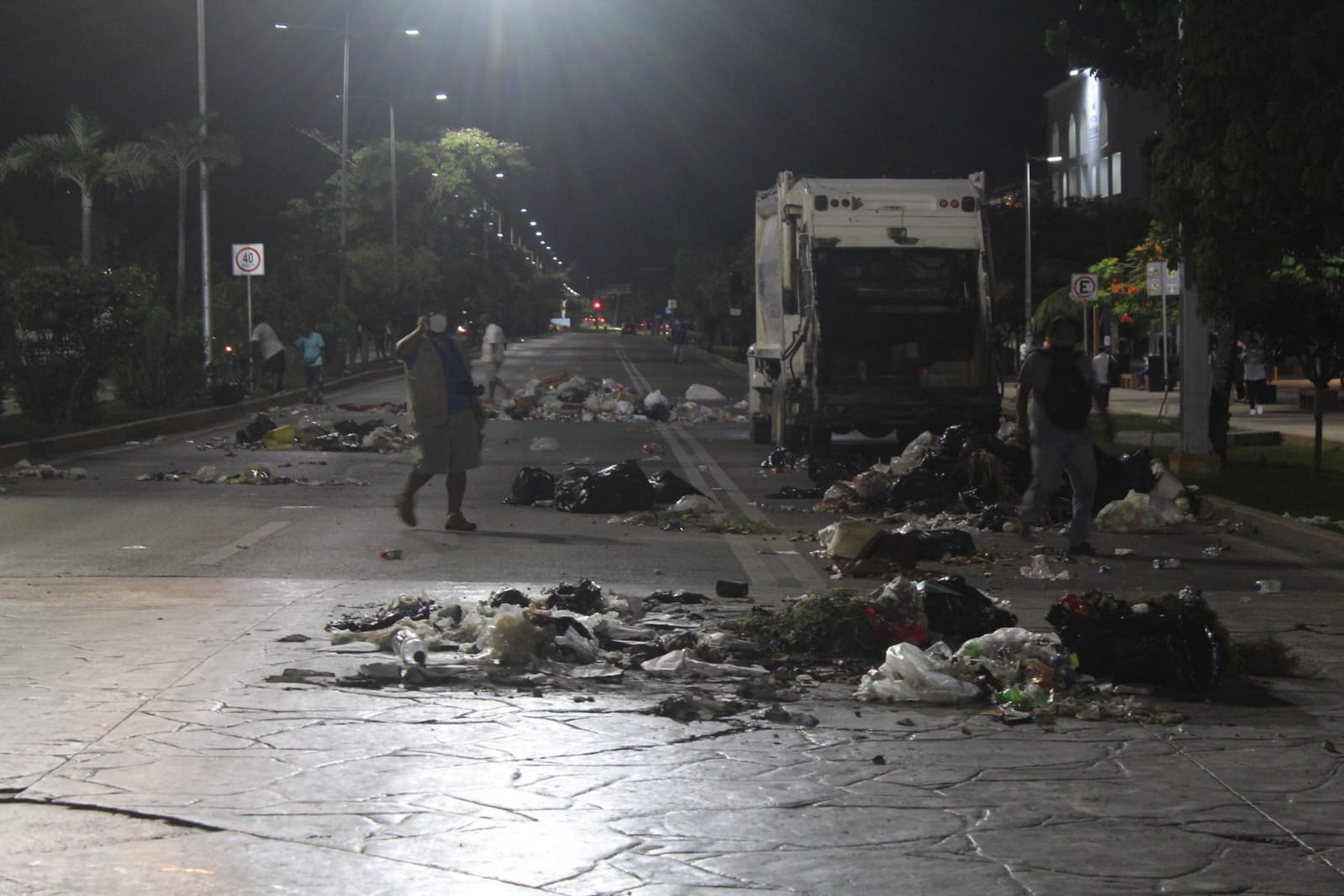 Causan trabajadores de Inteligencia México caos en Cancún - Grupo Pirámide