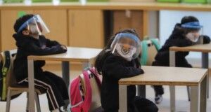 Aclara Carlos Joaquín que regreso presencial a clases será en semáforo verde