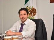 Renuncia secretario general del Congreso del Estado de Q. Roo